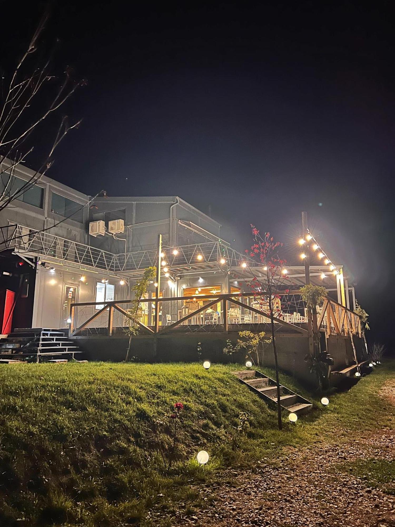 Flandra Glamping Hotell Corbeni Exteriör bild
