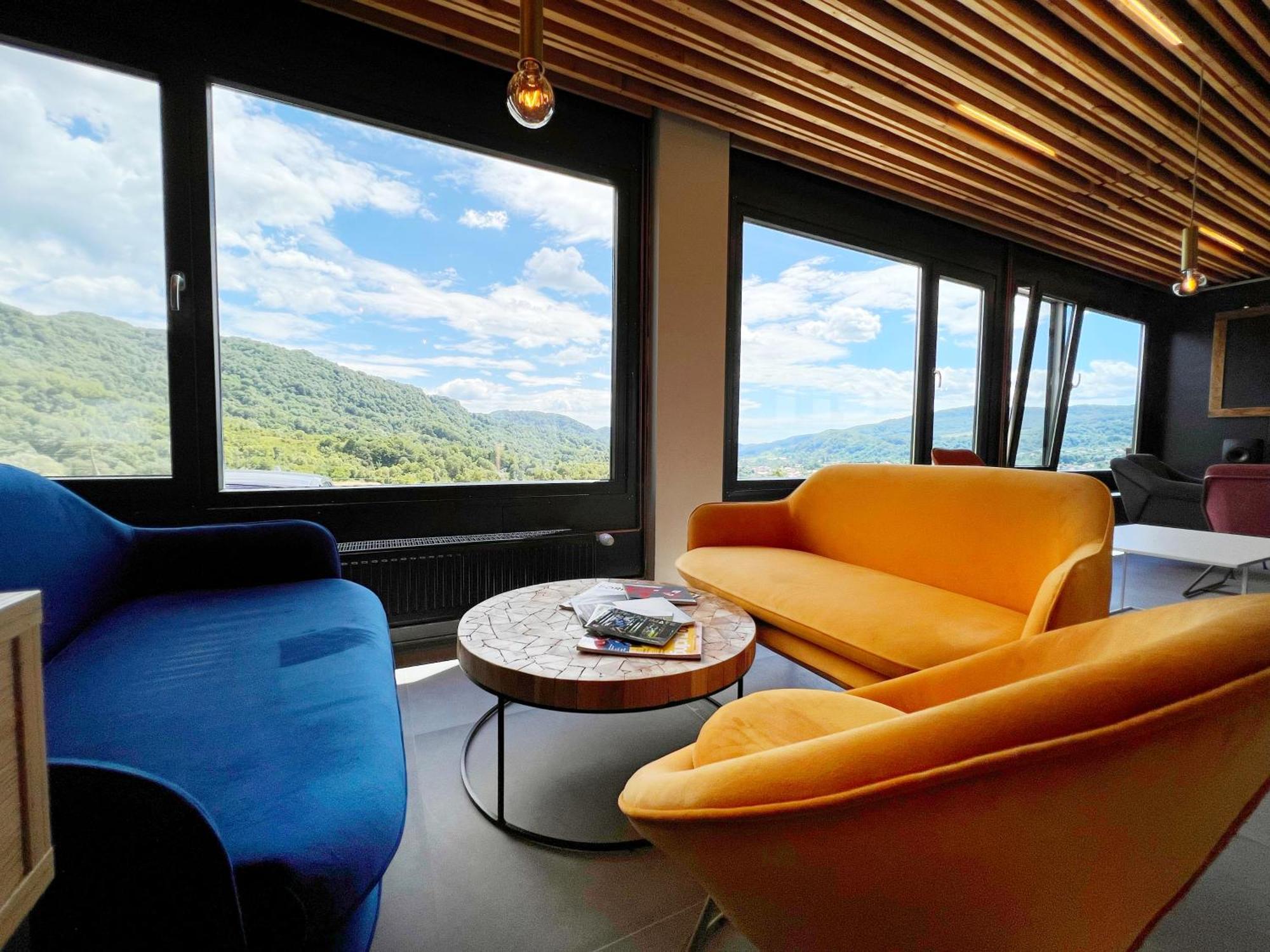 Flandra Glamping Hotell Corbeni Exteriör bild