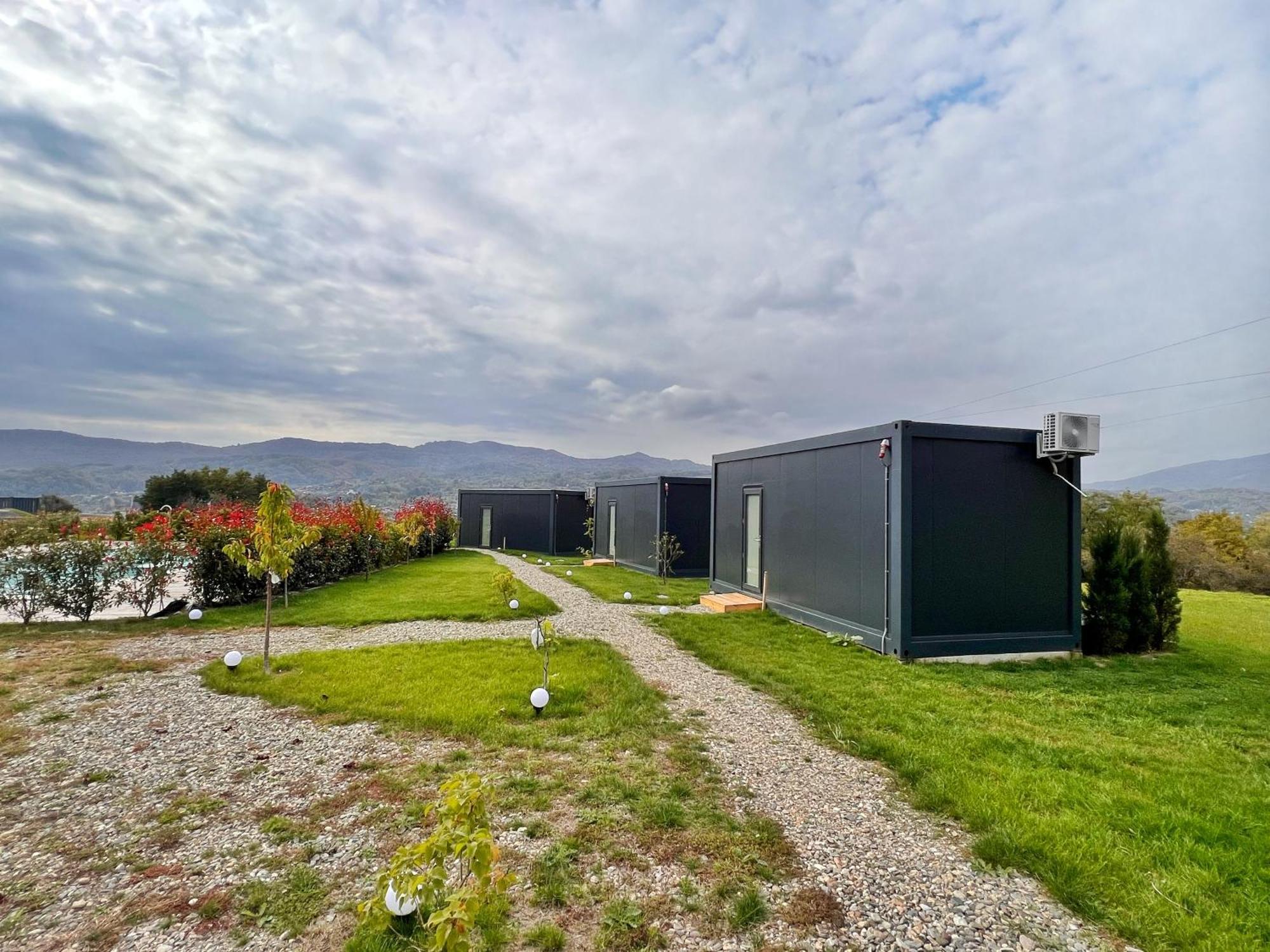 Flandra Glamping Hotell Corbeni Exteriör bild