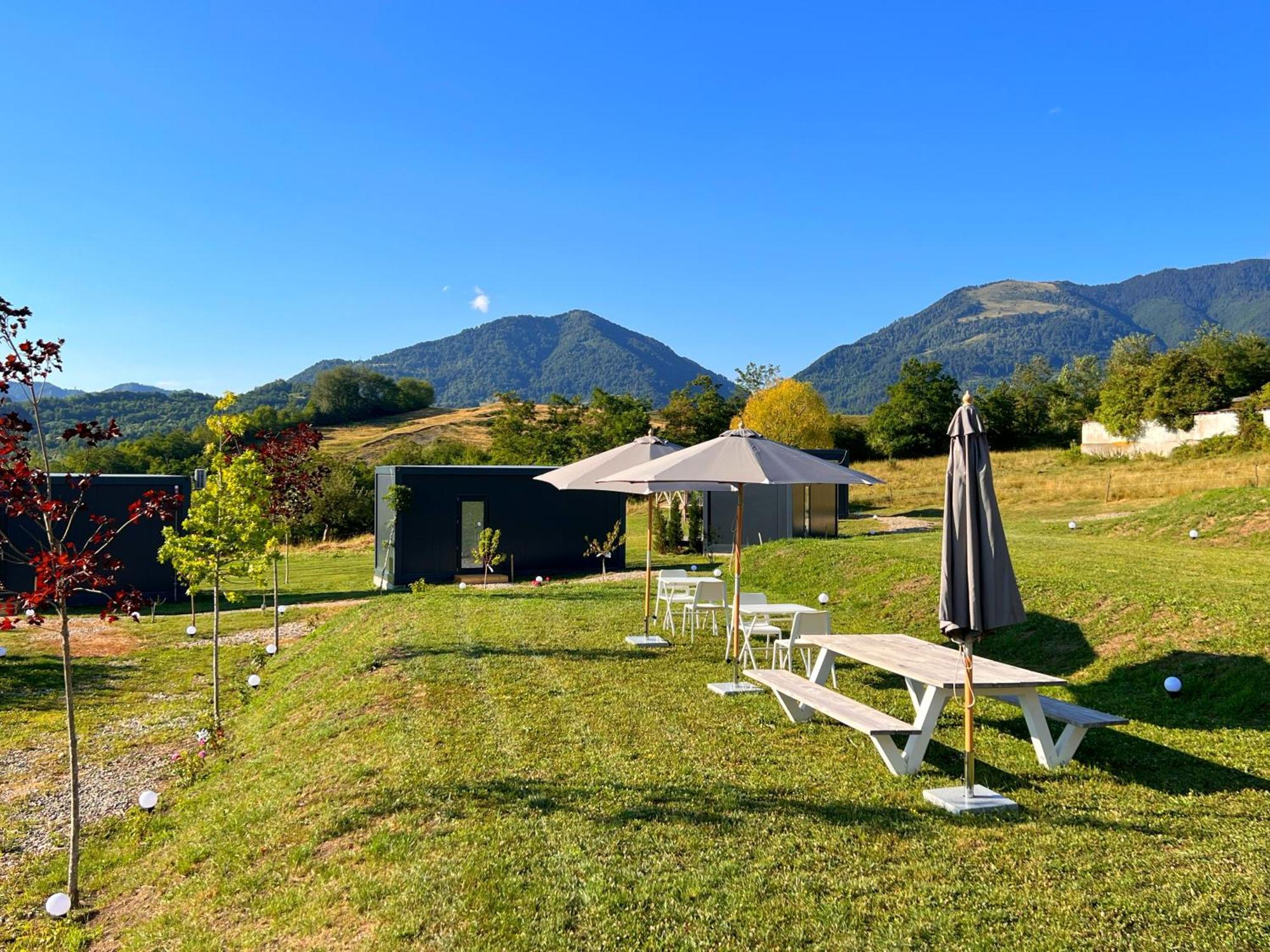 Flandra Glamping Hotell Corbeni Exteriör bild