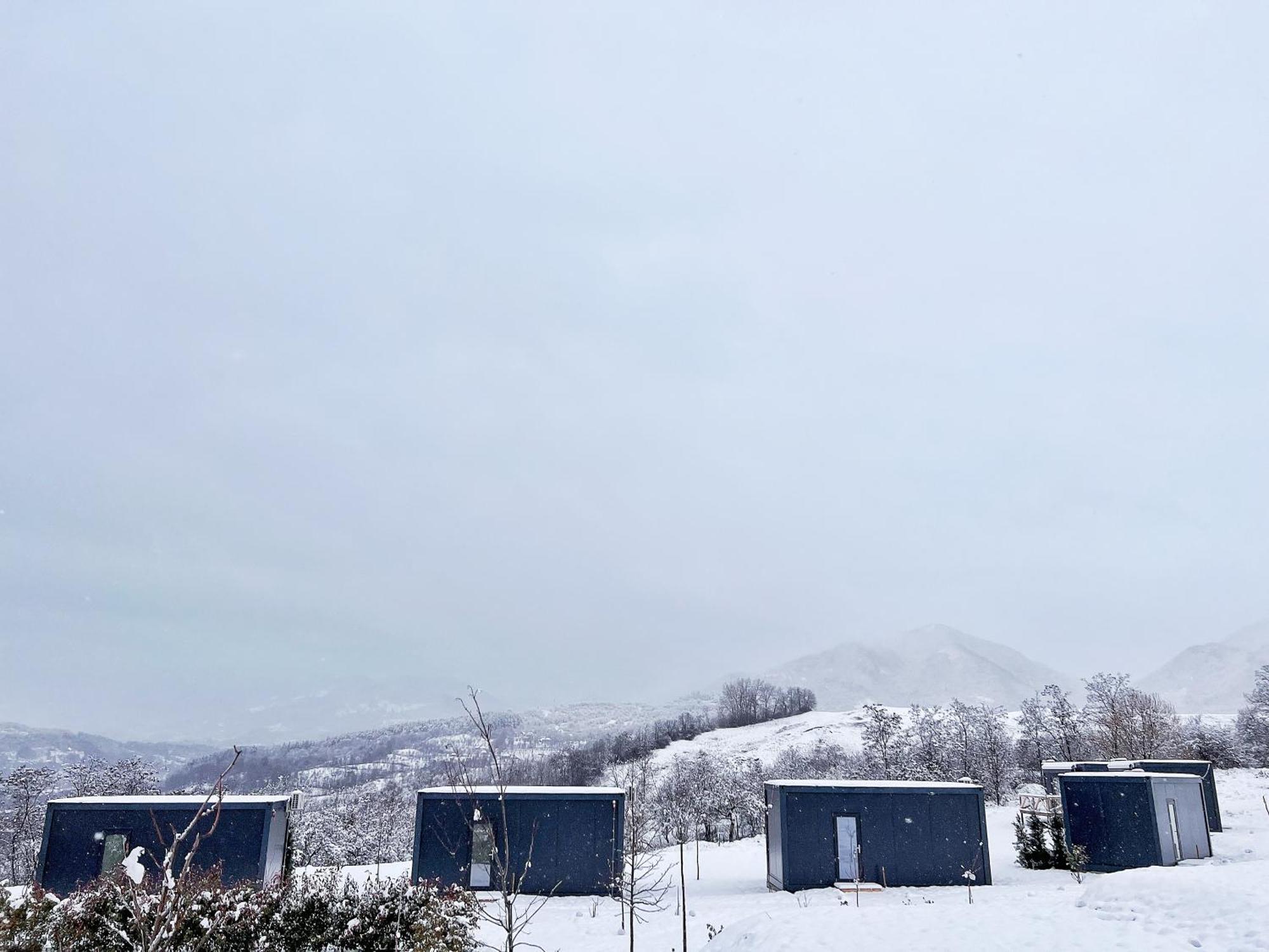 Flandra Glamping Hotell Corbeni Exteriör bild