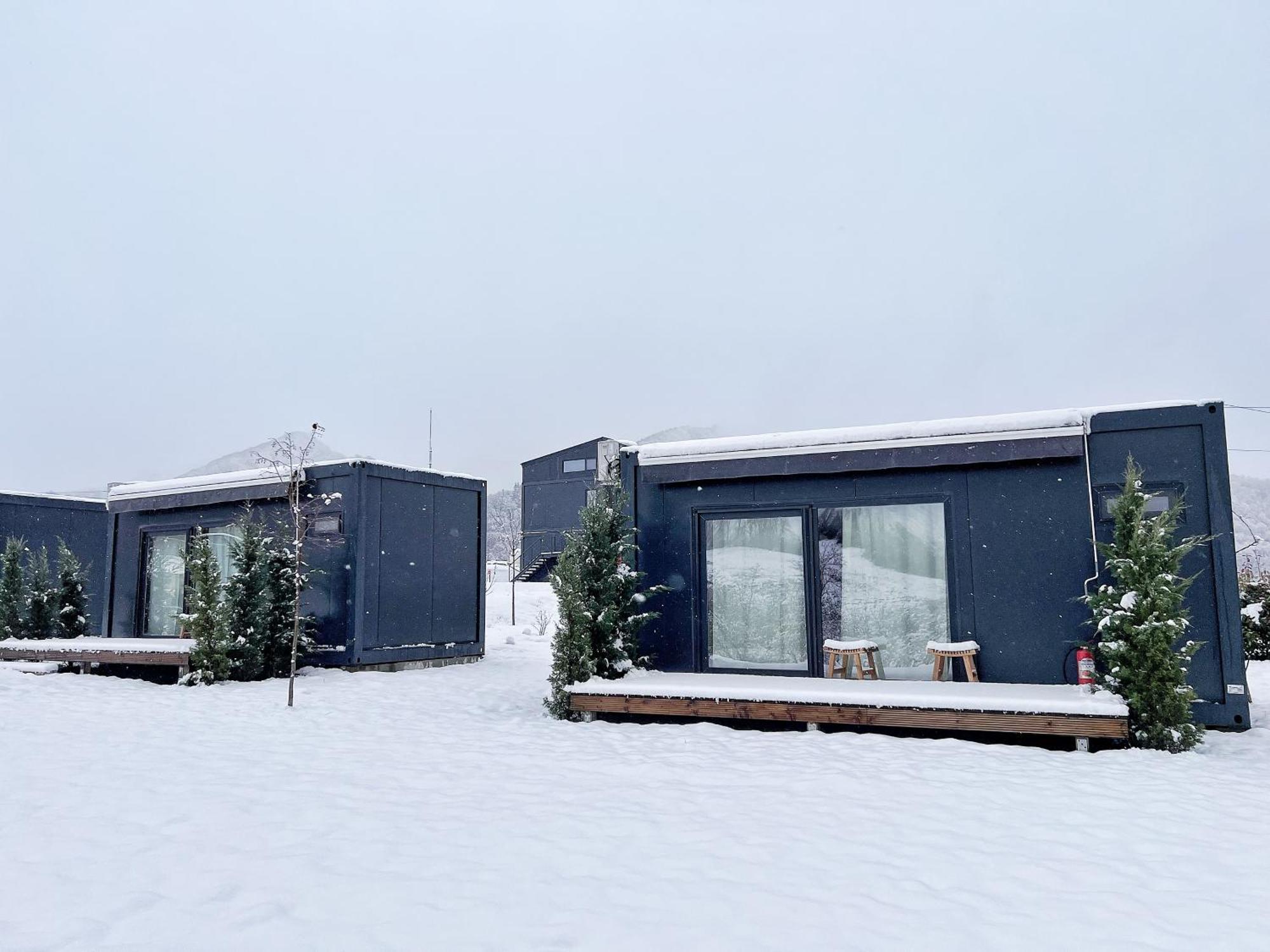 Flandra Glamping Hotell Corbeni Exteriör bild