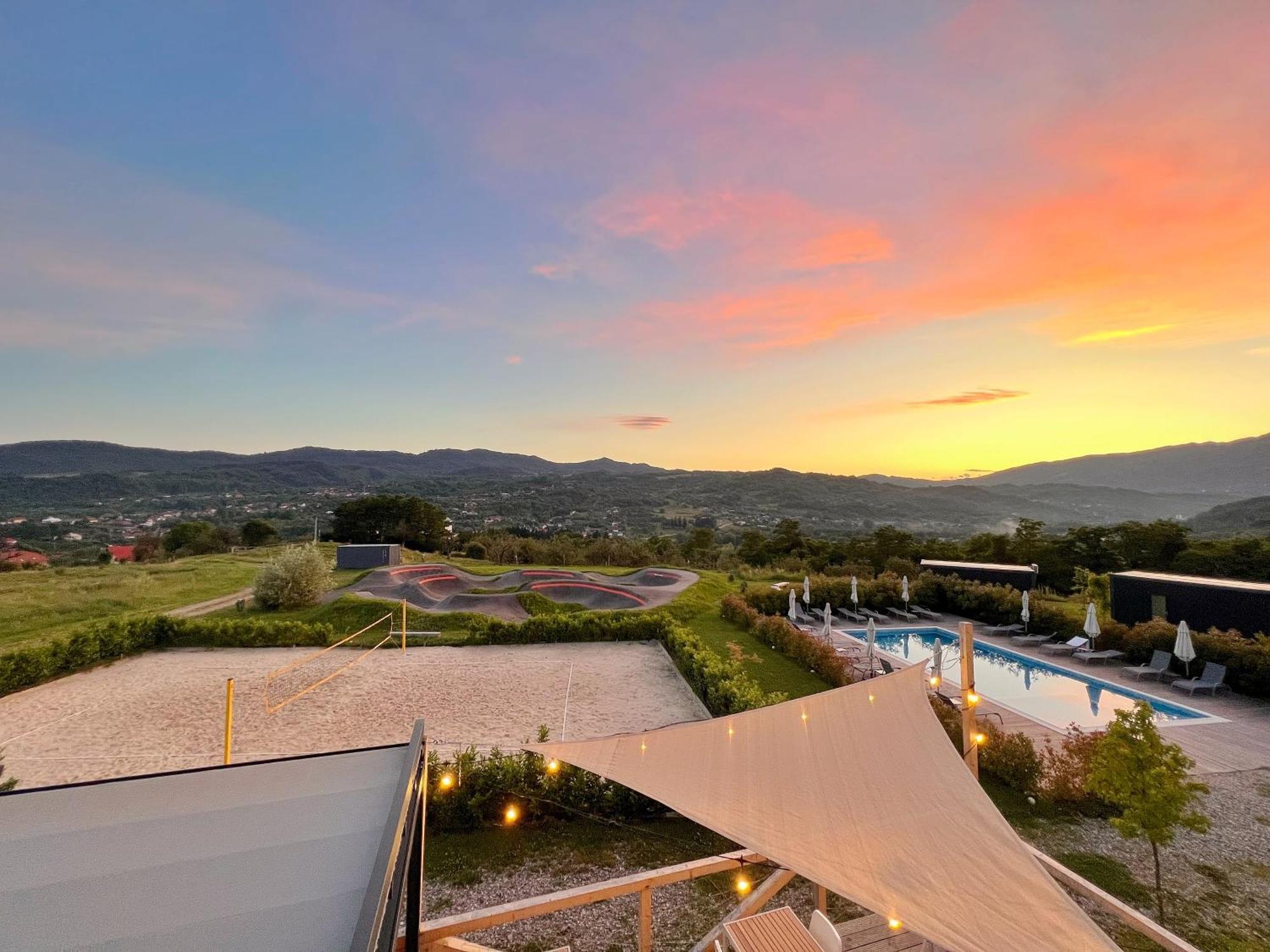 Flandra Glamping Hotell Corbeni Exteriör bild
