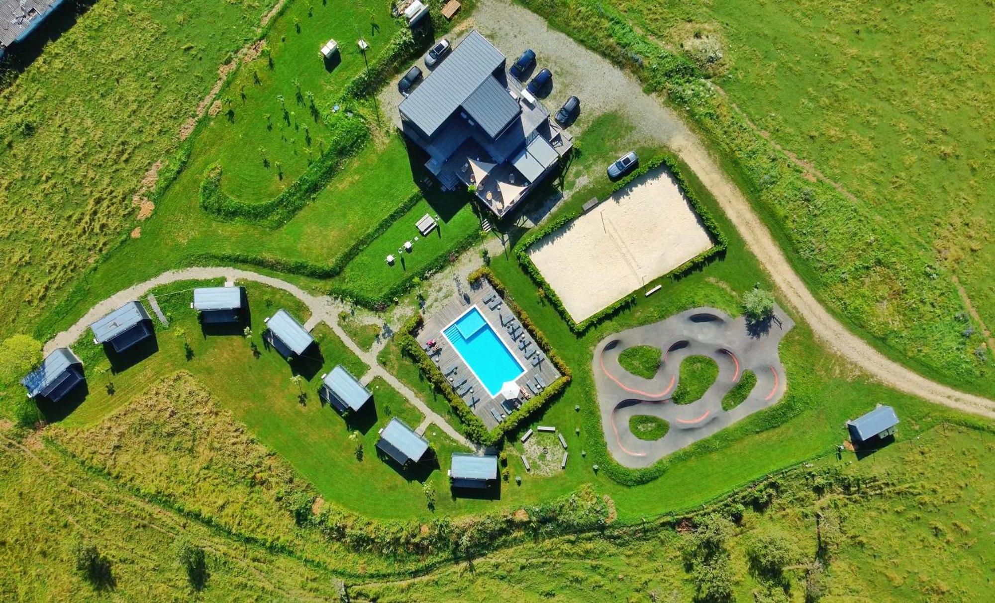 Flandra Glamping Hotell Corbeni Exteriör bild