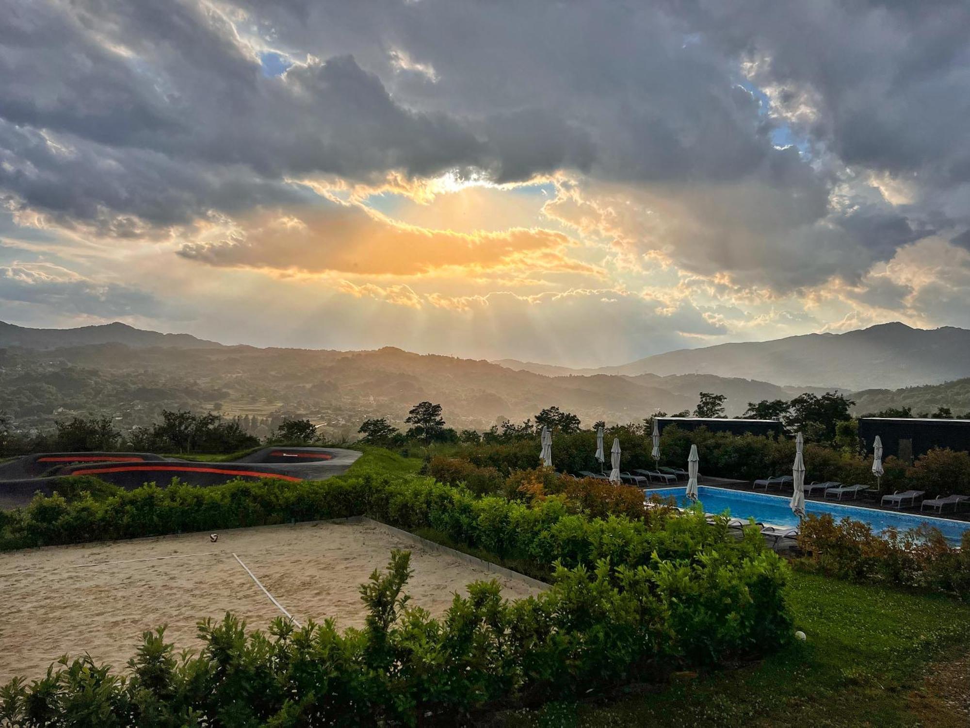 Flandra Glamping Hotell Corbeni Exteriör bild
