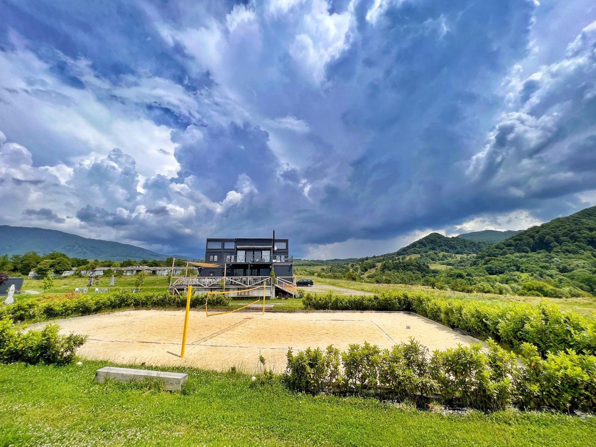 Flandra Glamping Hotell Corbeni Exteriör bild