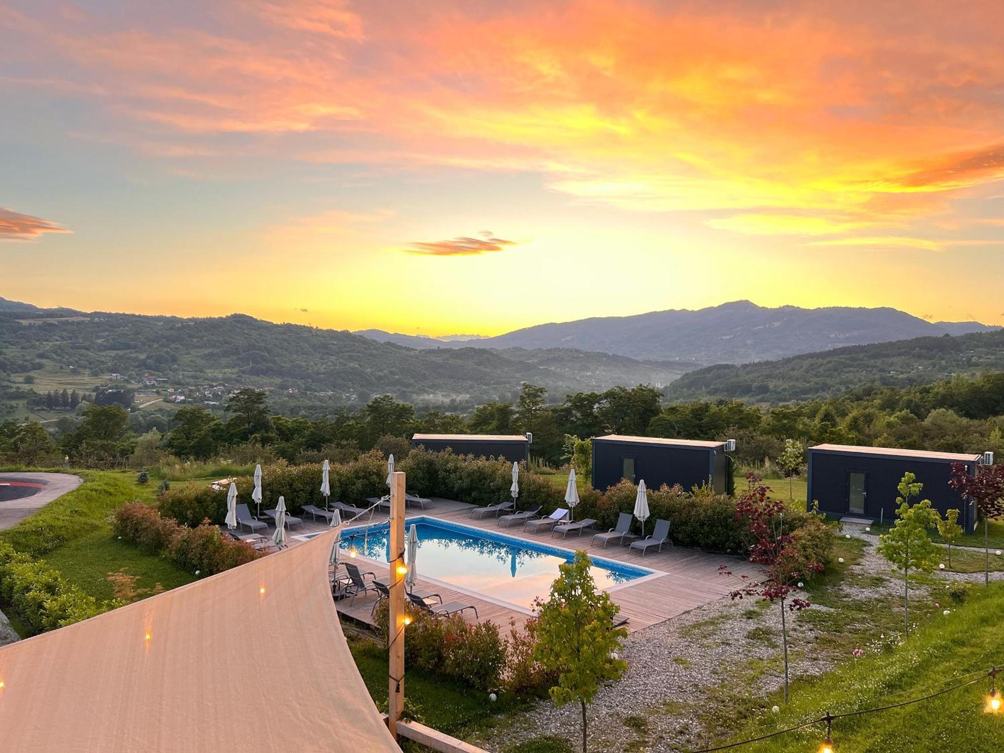 Flandra Glamping Hotell Corbeni Exteriör bild