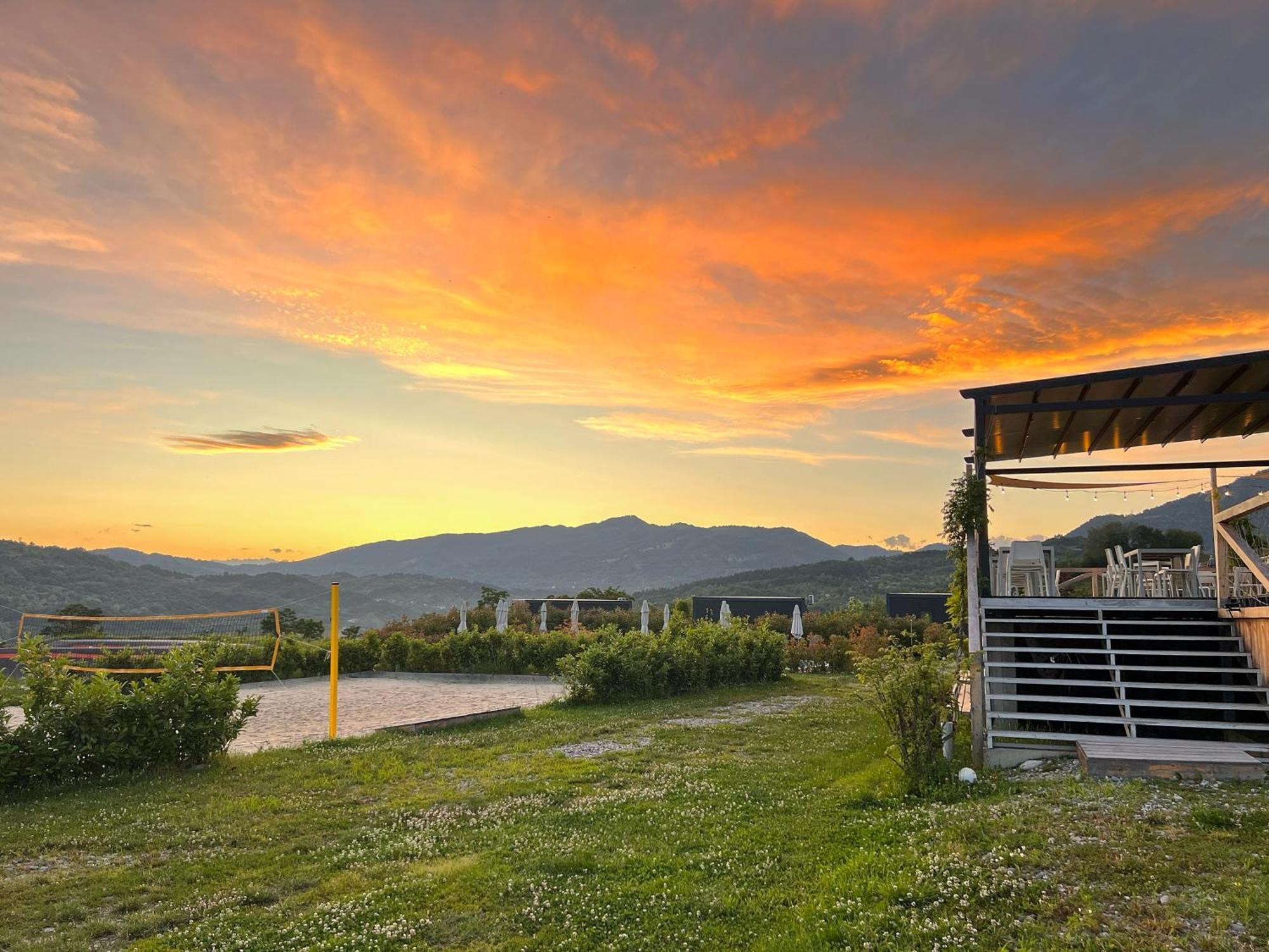 Flandra Glamping Hotell Corbeni Exteriör bild